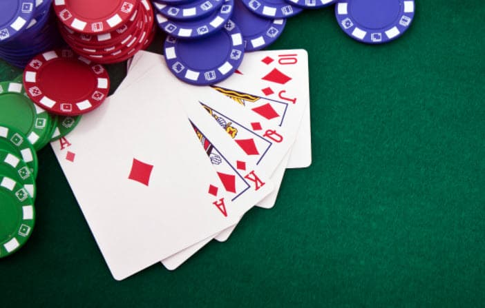 Vị trí ngồi trên bàn Poker ảnh hưởng thế nào đến chiến thắng?