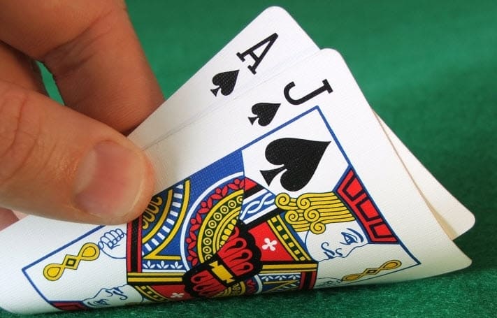 Những người mới nên học hỏi kinh nghiệm chơi Blackjack từ đâu?