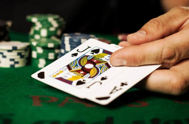 Luật chiến lược cơ bản của ván bài Blackjack