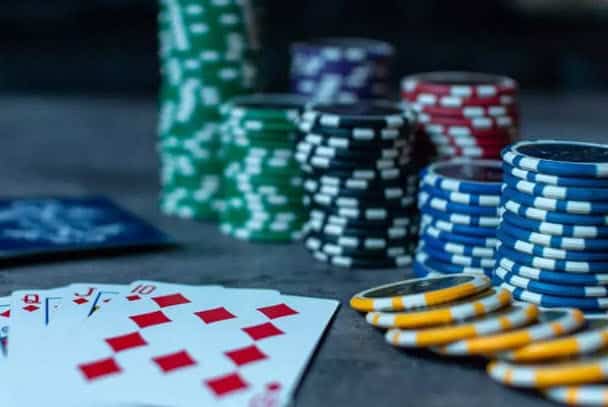 Xếp loại người chơi trong Poker chuẩn không cần chỉnh