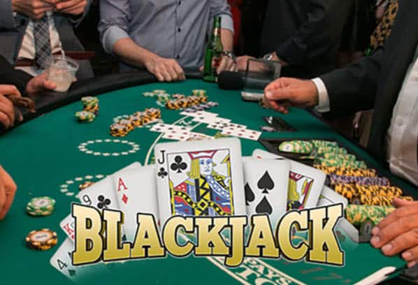 nhung thoi diem vang de chia bai trong blackjack giup ban rinh day tui tien