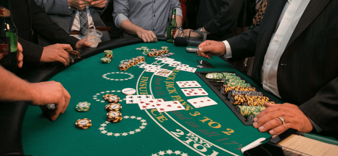 Cách giành chiến thắng tại trò chơi Blackjack cho người mới bắt đầu